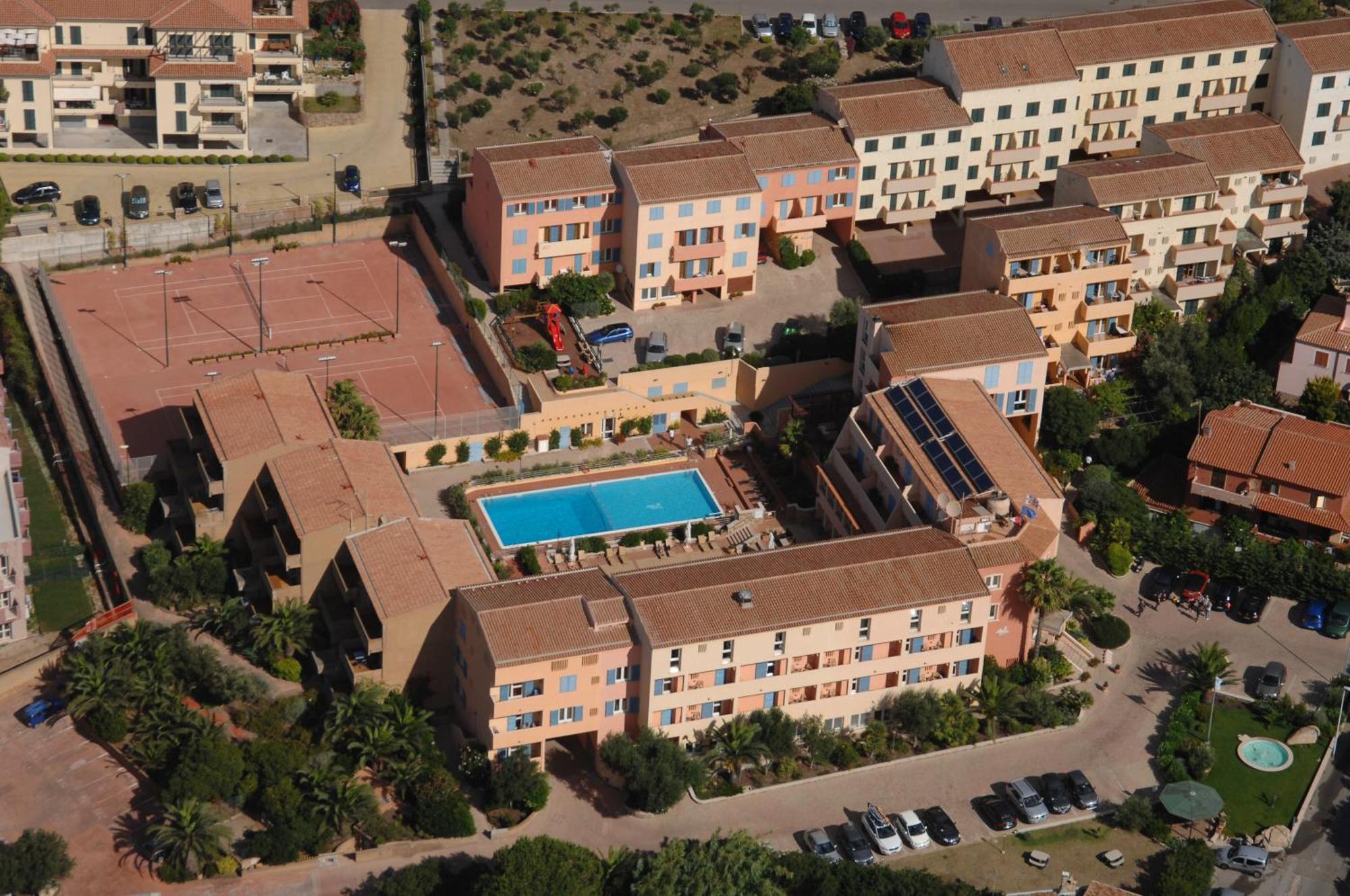 Le Nereidi Hotel & Residence Con Piscina-Tennis-Fitness-Parcheggio Coperto-Sala Conferenze La Maddalena  Exterior photo