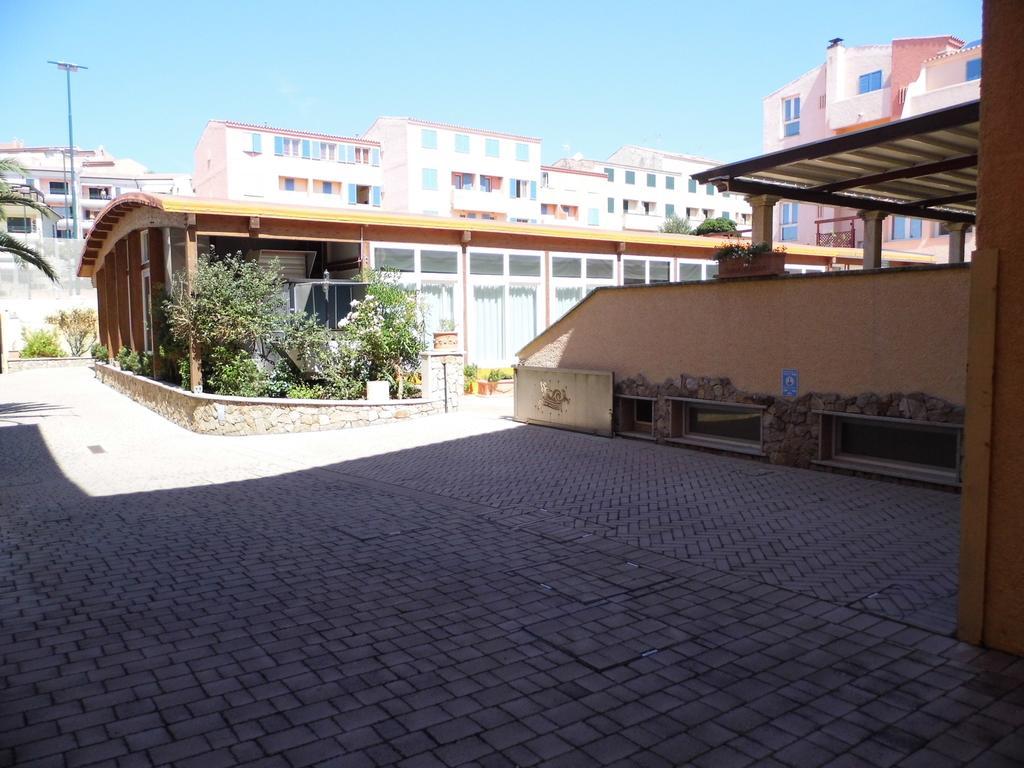 Le Nereidi Hotel & Residence Con Piscina-Tennis-Fitness-Parcheggio Coperto-Sala Conferenze La Maddalena  Exterior photo